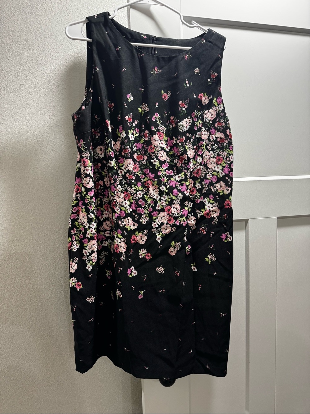 Black Floral Sleeveless Shift Dress